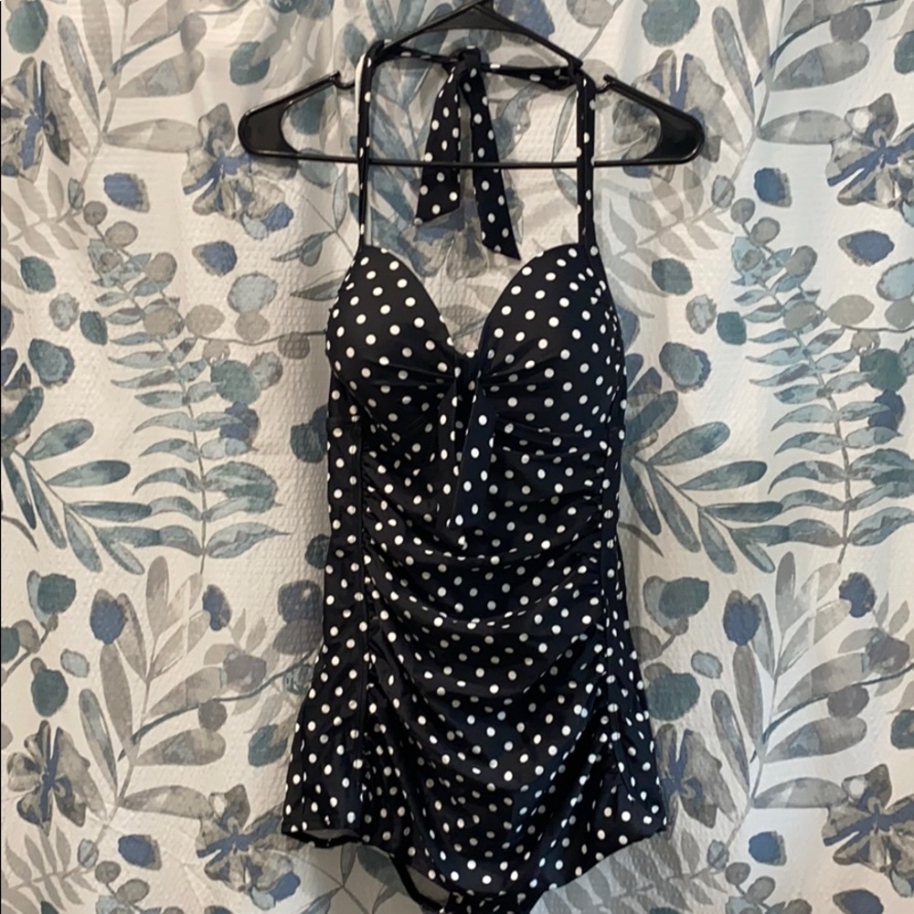 ✨ new w/o tags! ✨ one piece ladies bathing suit